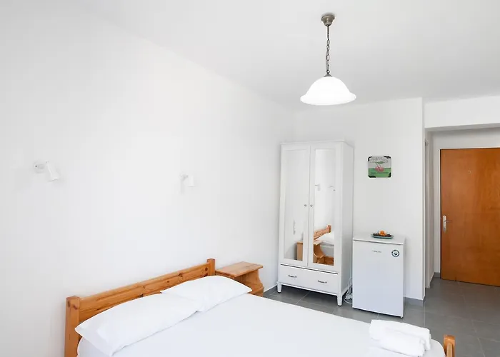 Afroditi Pansion * Agios Nikitas